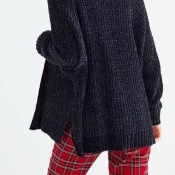 Urban Outfitters | Super Soft Chenille Knit Open Front Oversized Cardigan - Picture 2 of 6